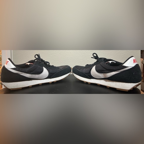 Nike Daybreak Black Gum Sole Running Sneakers- size 10 - Picture 3 of 10